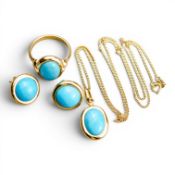 A quality set of 14ct gold turquoise jewellery, including ring, size O, 5.3g, pair of earrings, 5.6g