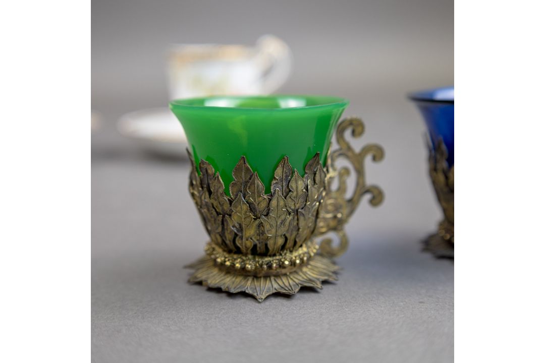 A group of five cups & saucers from various manufacturers, to include a Derby cup & saucer decorated - Image 7 of 7