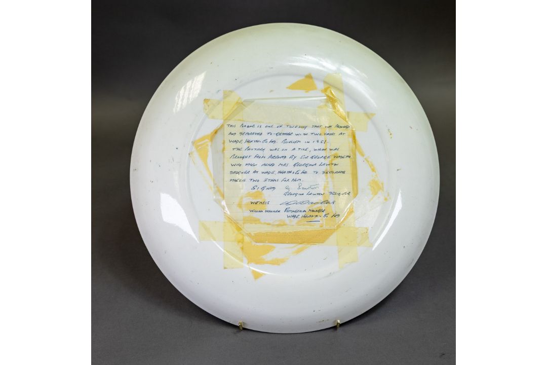 Wade prototype charger, decorated in a Persian/middle eastern style with a figure on horse back with - Image 5 of 7
