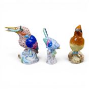 Two Herend porcelain birds, to include a Kingfisher 5168 and a Wren 2542, kingfisher approx height