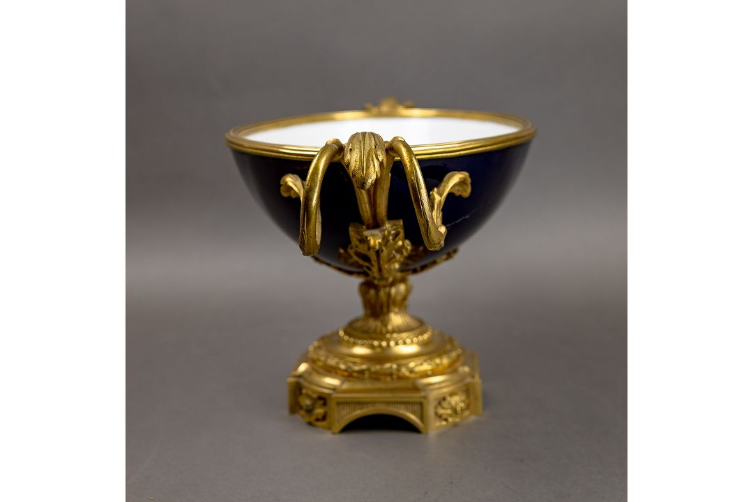 An oval porcelain serving bowl with cobalt exterior, with ornate gilt metal mounts, handle to handle - Image 6 of 8