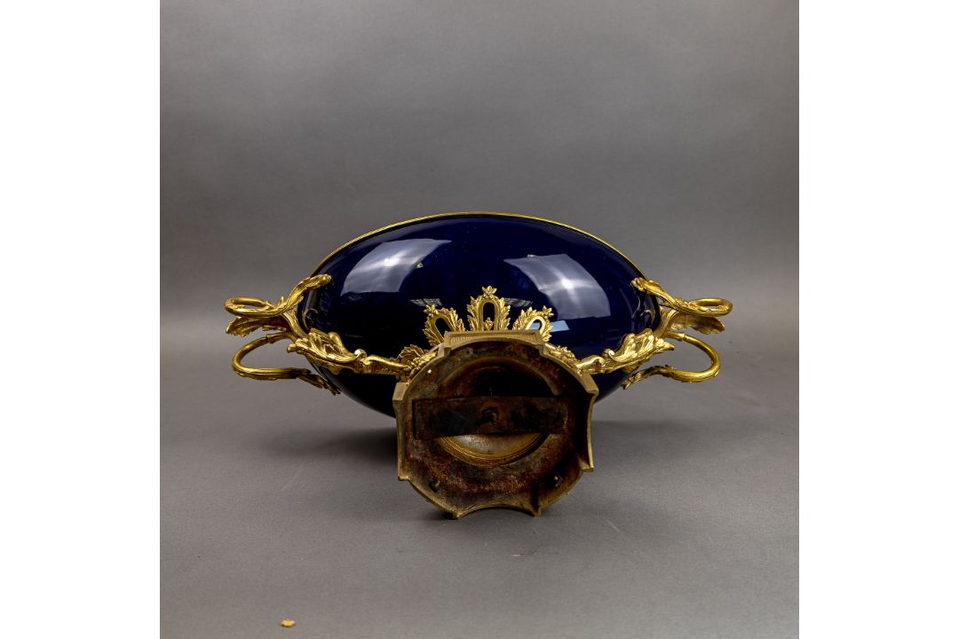 An oval porcelain serving bowl with cobalt exterior, with ornate gilt metal mounts, handle to handle - Image 8 of 8