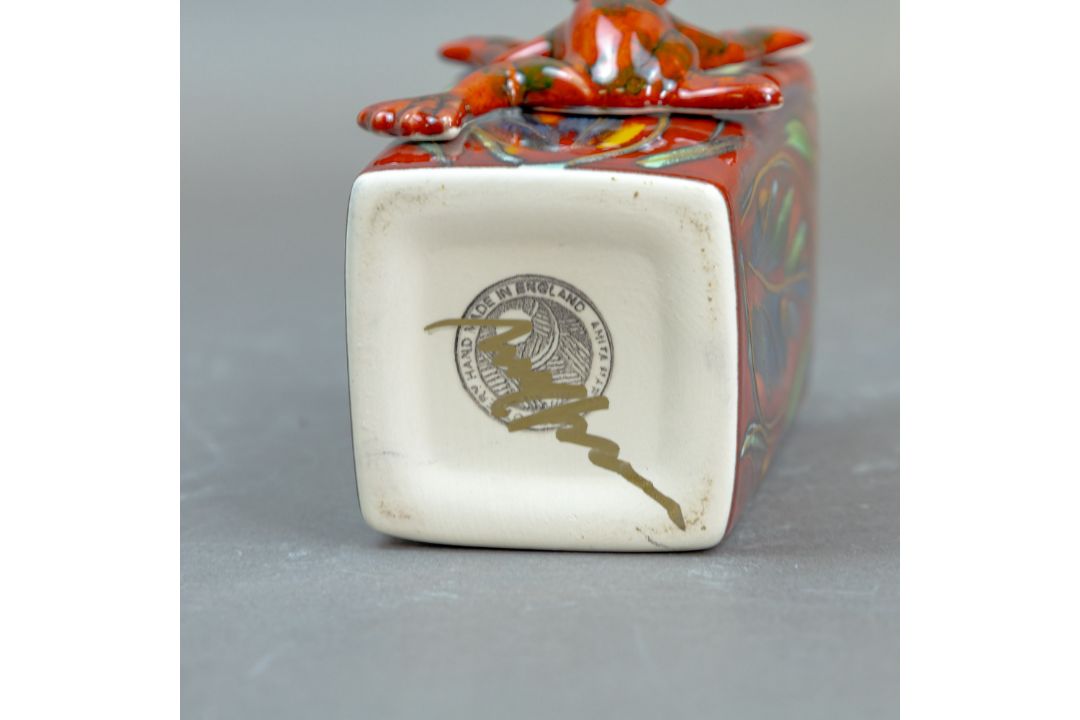 Anita Harris Tree Frog on a medium square vase H22cm. Gold signed. - Image 5 of 5