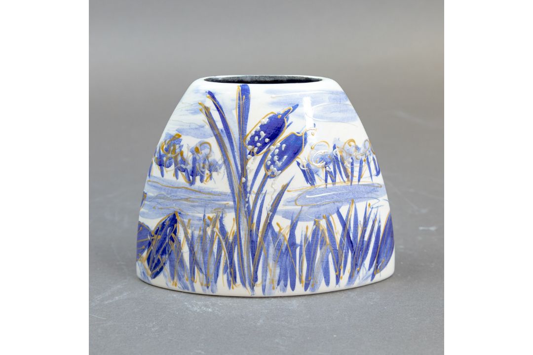 Anita Harris, small Opaline & gold lustre Kingfisher vase. Gold signed. - Image 3 of 5