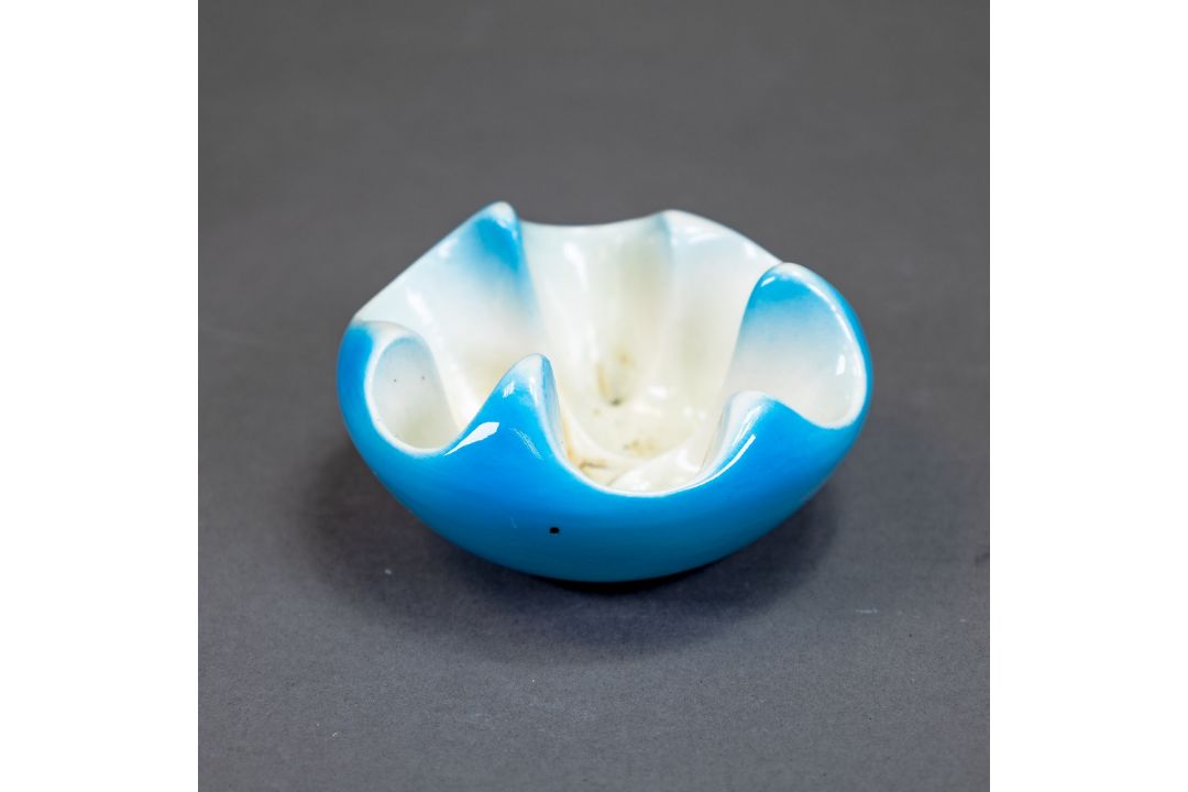 A collection of Wade prototype shaped dishes from The William Harper studios, each painted in - Image 7 of 9