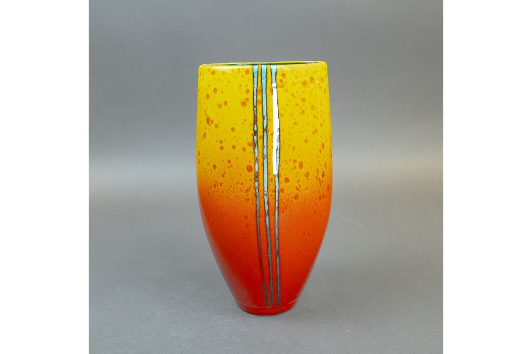 Anita Harris, large Brimstone Triangle vase, H24cm. Gold signed. - Image 3 of 6