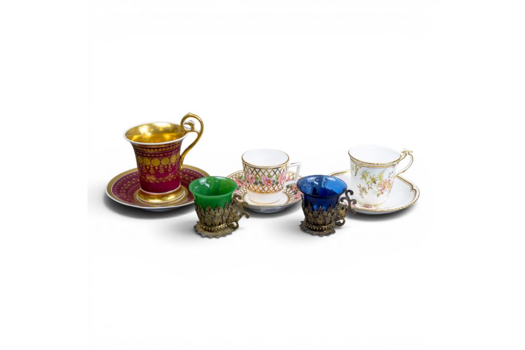A group of five cups & saucers from various manufacturers, to include a Derby cup & saucer decorated - Image 1 of 7