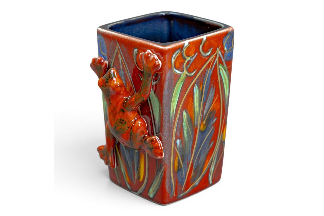 Anita Harris Tree Frog on a medium square vase H22cm. Gold signed. - Image 1 of 5