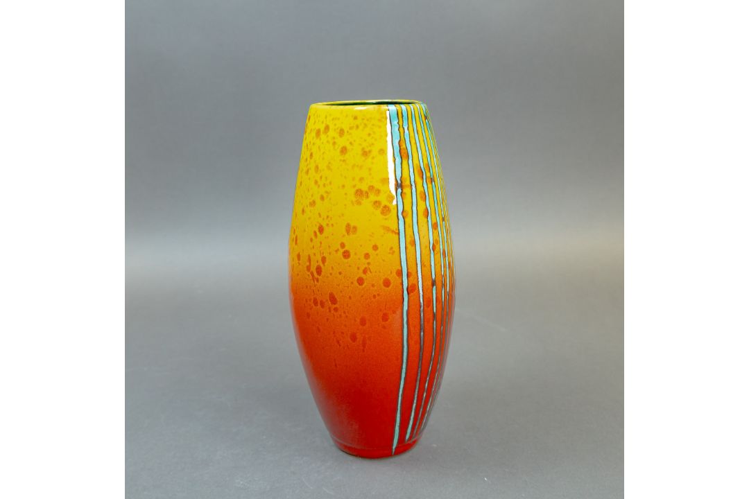Anita Harris, large Brimstone Triangle vase, H24cm. Gold signed. - Image 4 of 6