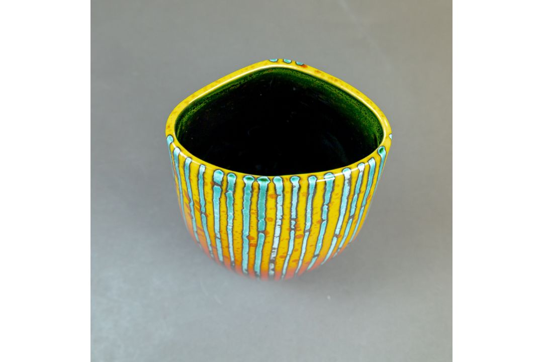 Anita Harris, large Brimstone Triangle vase, H24cm. Gold signed. - Image 5 of 6