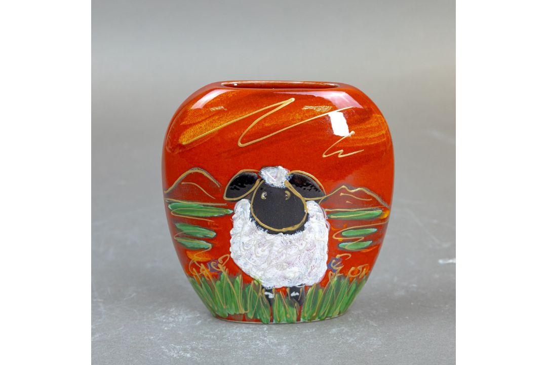 Anita Harris Valais black nosed Sheep purse vase H12cm. Gold signed. - Image 2 of 6