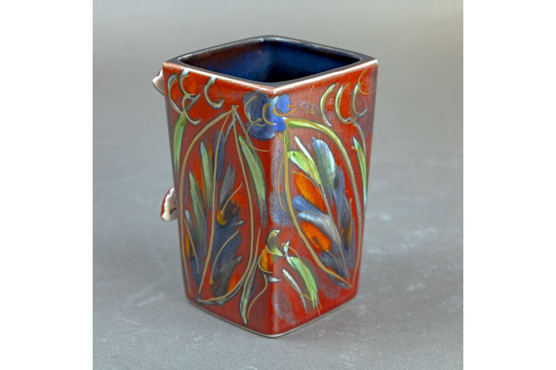 Anita Harris Tree Frog on a medium square vase H22cm. Gold signed. - Image 3 of 5