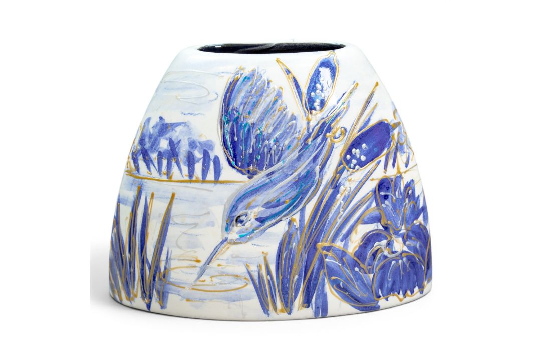 Anita Harris, small Opaline & gold lustre Kingfisher vase. Gold signed. - Image 1 of 5