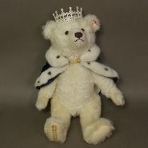 Boxed Steiff 'Long to Reign Over Us', no 451, with CoA, height 30cm.