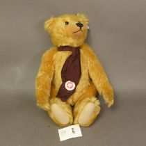 Boxed Steiff British Collectors Teddy Bear 2008, no 01287, with CoA, height 38cm.