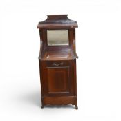 Edwardian mahogany coal purdonium cabinet, with a bevelled mirror and raised upstand. (H: 95.5cm x