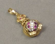 9ct gold spinning clown pendant, 6.52g.