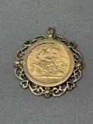 1915 gold half Sovereign in an ornate 9ct gold pendant mount, combined 7.64g.