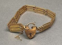 9ct gold gate-link bracelet with padlock clasp, 19.1g.