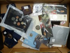 Collection of mostly packaged Royal Mint coins and coin sets, further loose coins (1 tray).