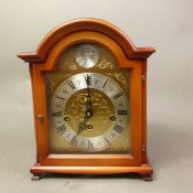 20th century Tempus Fugit chime mantel clock, with wooden case, Roman numerals on gold-toned