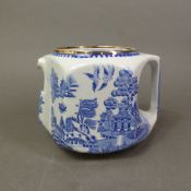 Sadler hexagonal form non-drip teapot in the Willow pattern.