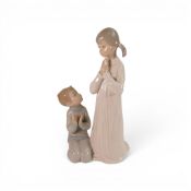A Lladro figure 'Teaching to pray' , model number 4779, height 21,5cm.