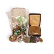 Nice job lot of silver, gold coloured & costume jewellery. Includes a good selection of solid silver