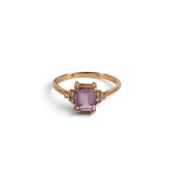 9ct yellow gold amethyst & diamond ring, size P. 2.02g.