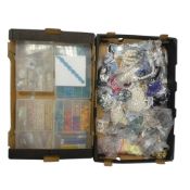 A good quantity of mainly jewellery making spares and costume jewellery. Collection/courier only (