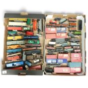 A collection of loose OO gauge freight/goods vans from various manufacturers including Hornby Dublo,