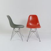 Charles Eames; Ray Eames, Zwei Stühe 'DSR' auf 'Eiffel Tower base', 1950-53 (Entwurf)