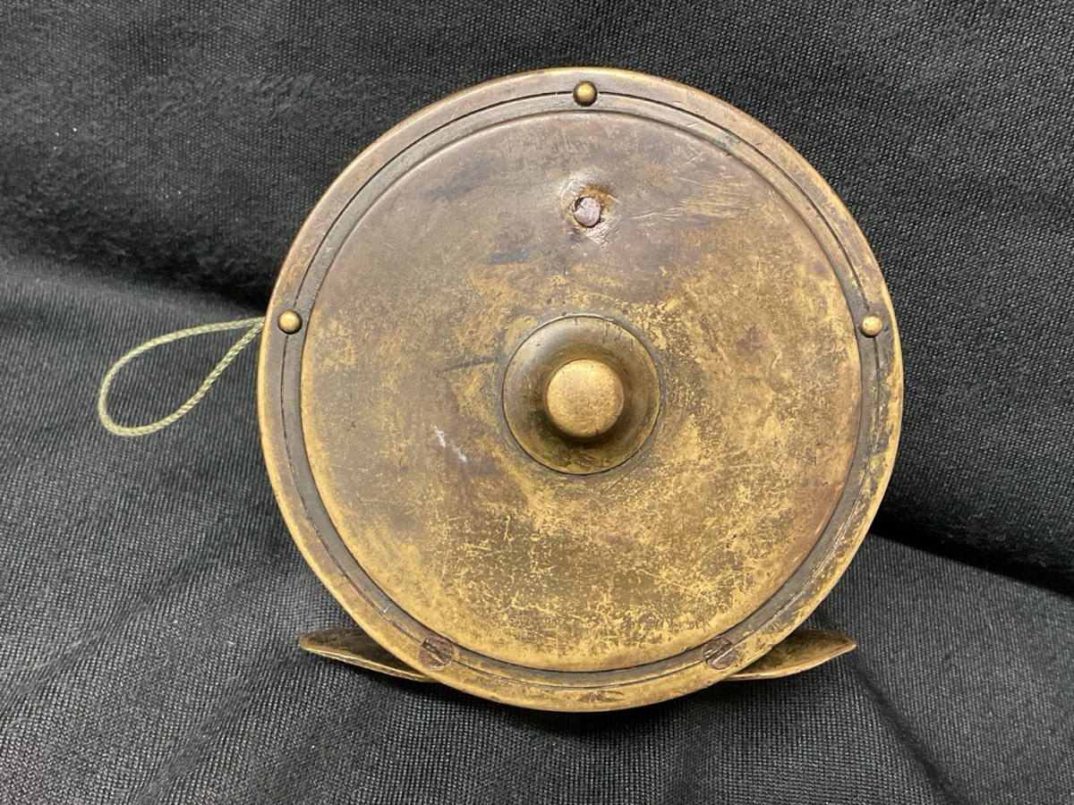 An antique brass Hogg of Edinburgh salmon fly reel with horn handle. (3.5in) - Image 3 of 3