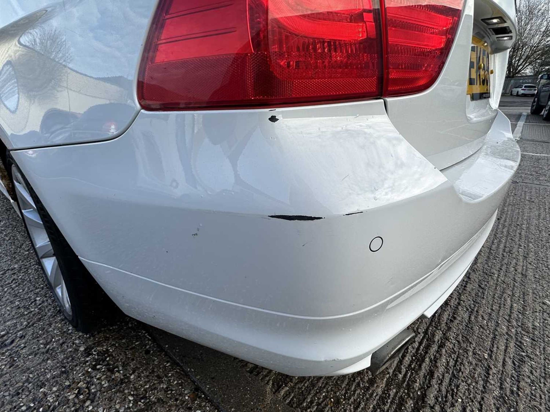 2009 BMW 320D SE Business Edition Touring, automatic, finished in white, reg. no. EK59 ZTY. - Image 27 of 37