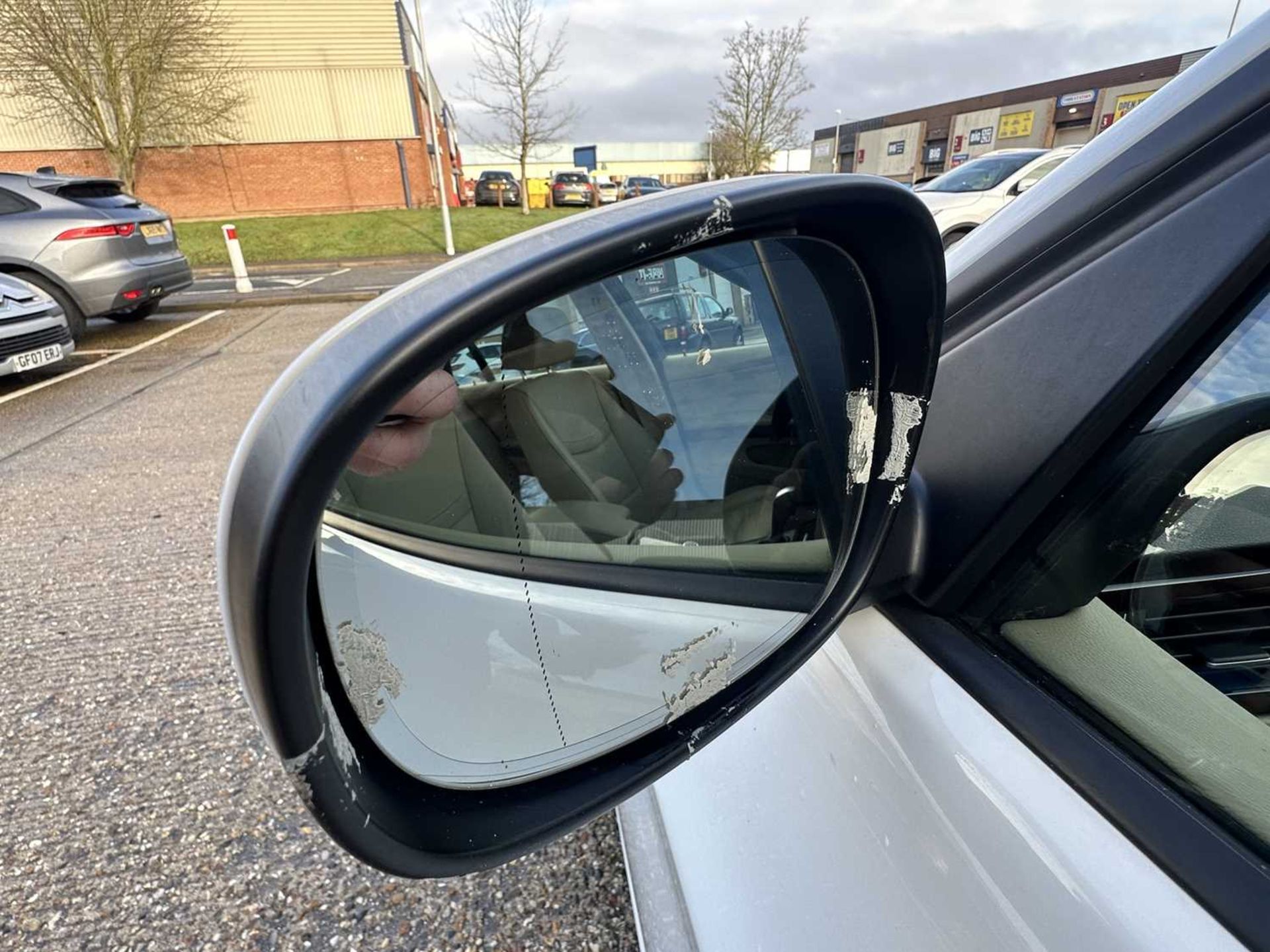 2009 BMW 320D SE Business Edition Touring, automatic, finished in white, reg. no. EK59 ZTY. - Image 28 of 37