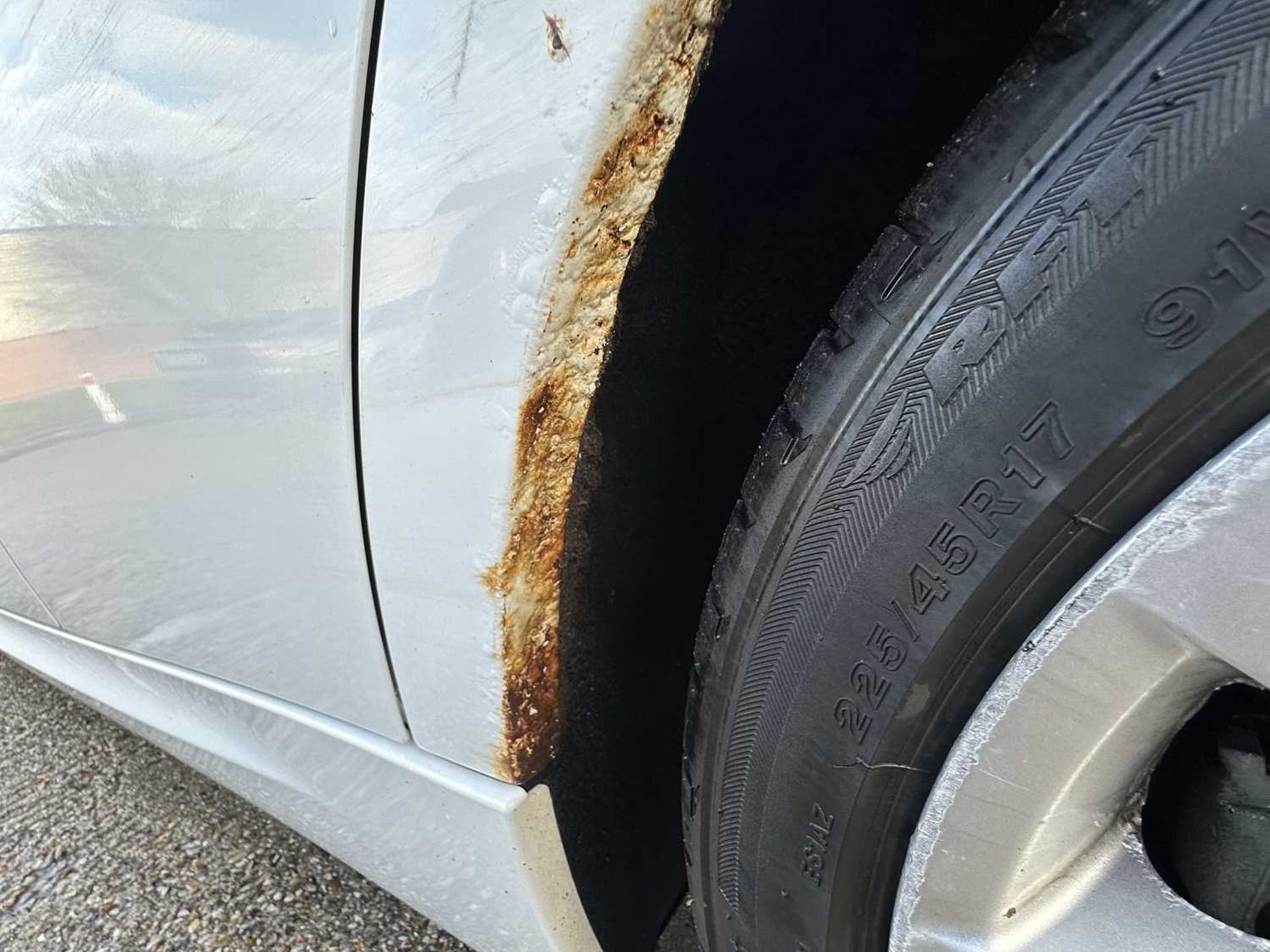 2009 BMW 320D SE Business Edition Touring, automatic, finished in white, reg. no. EK59 ZTY. - Image 26 of 37