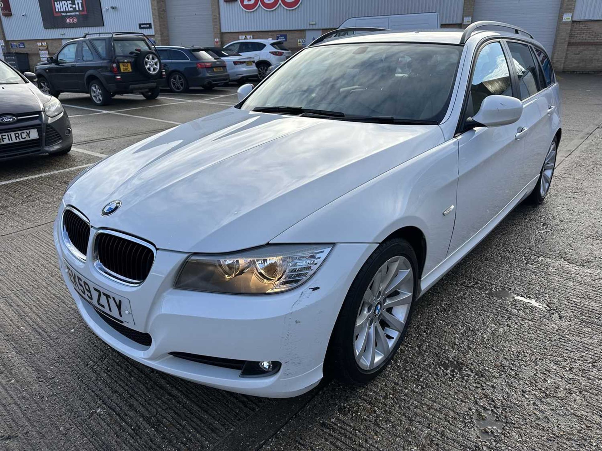 2009 BMW 320D SE Business Edition Touring, automatic, finished in white, reg. no. EK59 ZTY. - Image 3 of 37