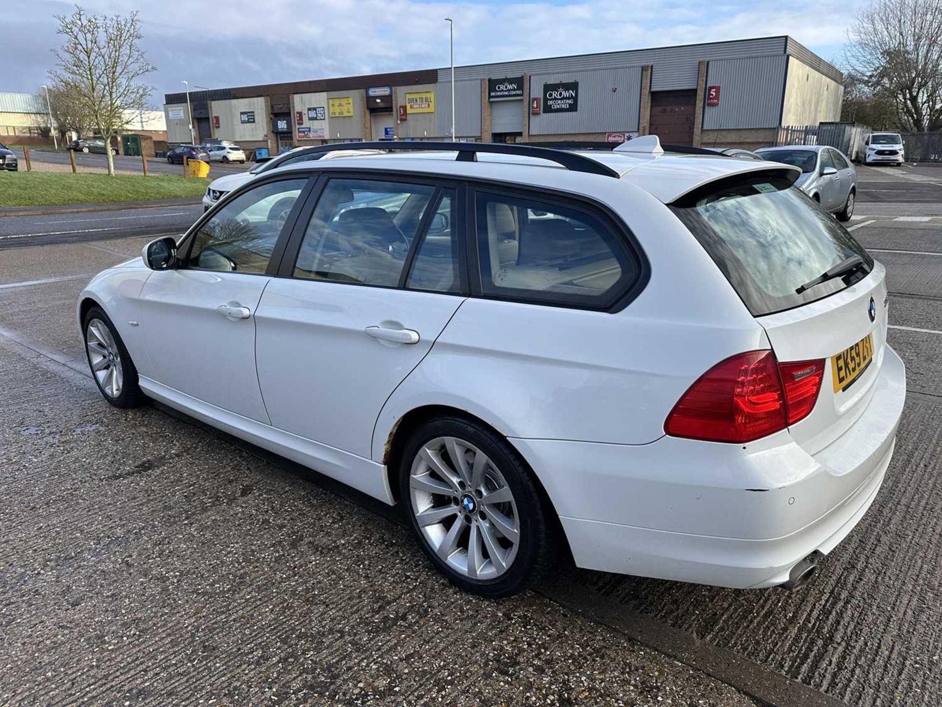 2009 BMW 320D SE Business Edition Touring, automatic, finished in white, reg. no. EK59 ZTY. - Image 5 of 37