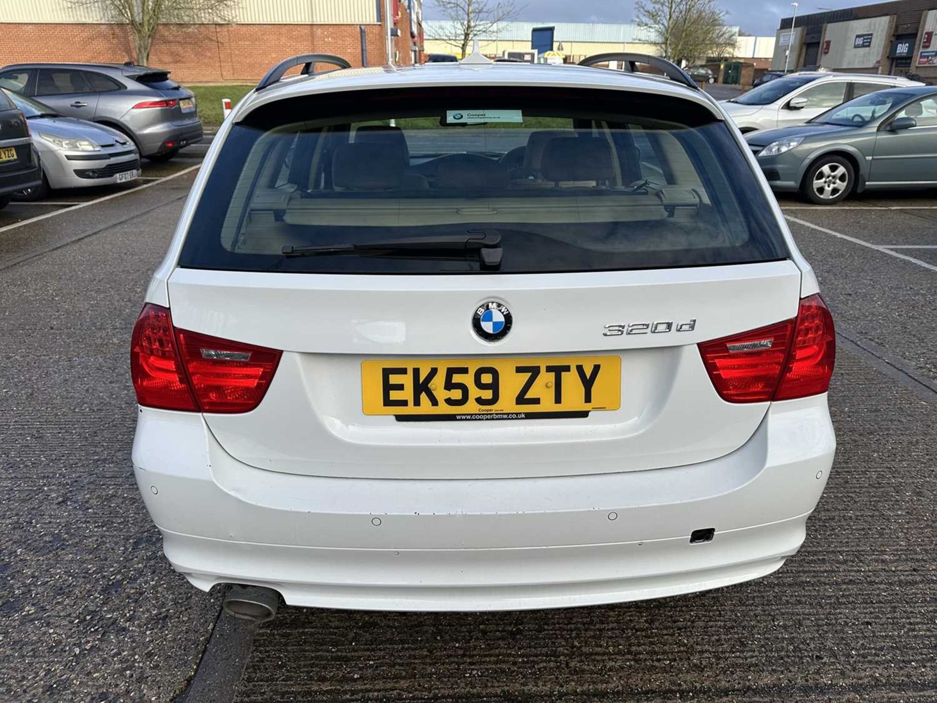 2009 BMW 320D SE Business Edition Touring, automatic, finished in white, reg. no. EK59 ZTY. - Image 6 of 37