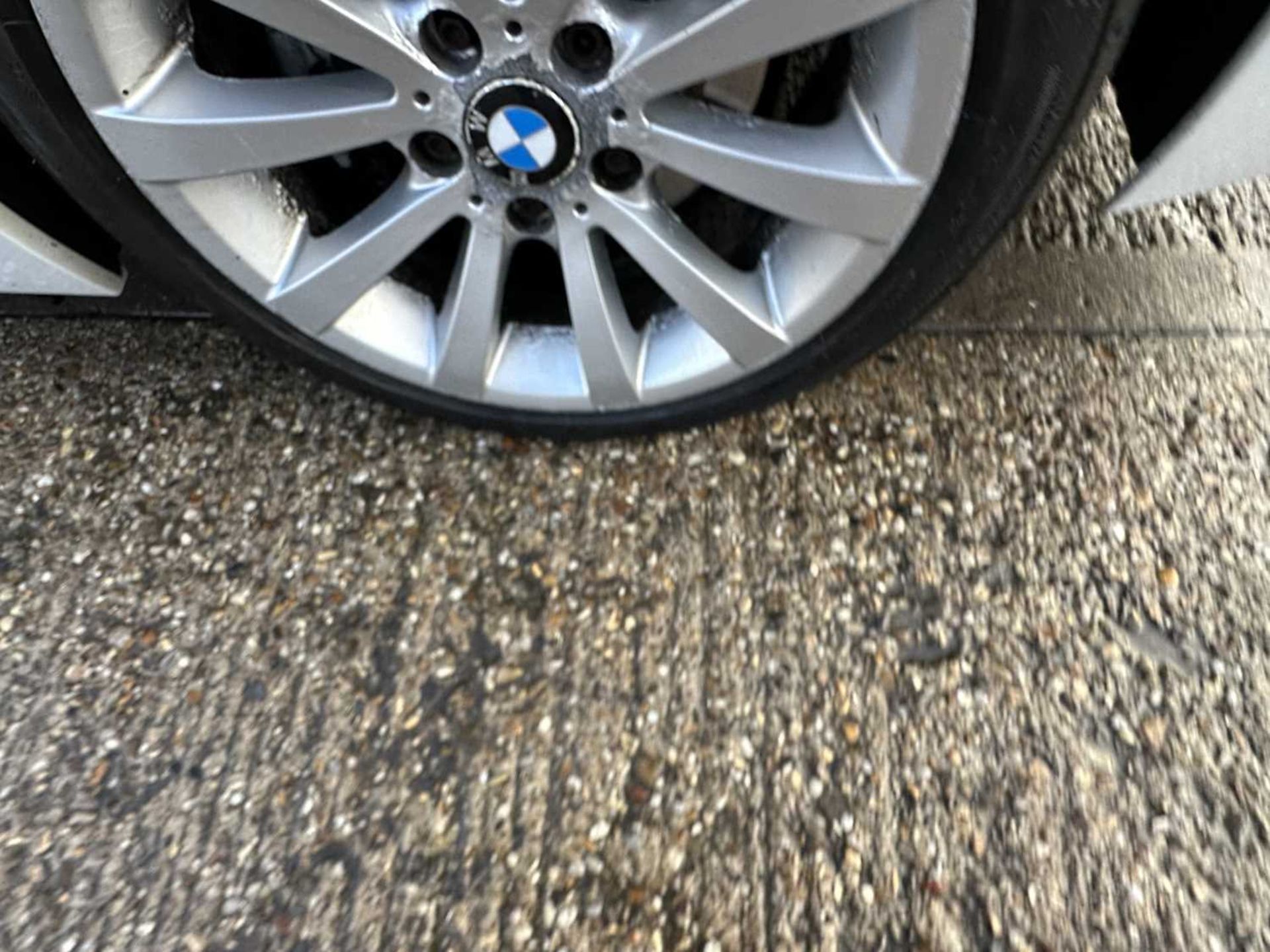 2009 BMW 320D SE Business Edition Touring, automatic, finished in white, reg. no. EK59 ZTY. - Image 25 of 37