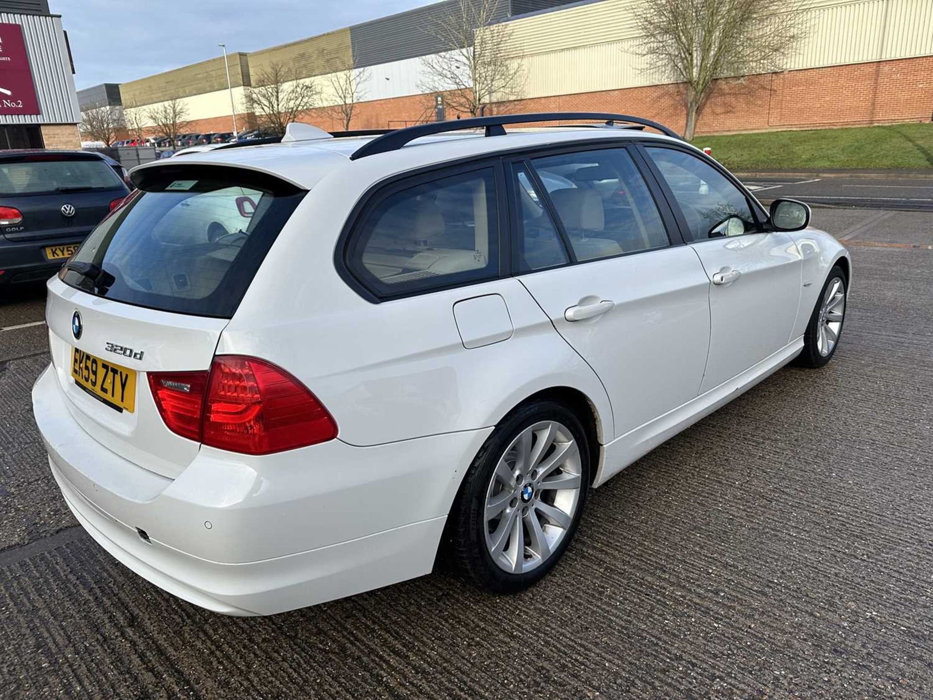2009 BMW 320D SE Business Edition Touring, automatic, finished in white, reg. no. EK59 ZTY. - Image 8 of 37
