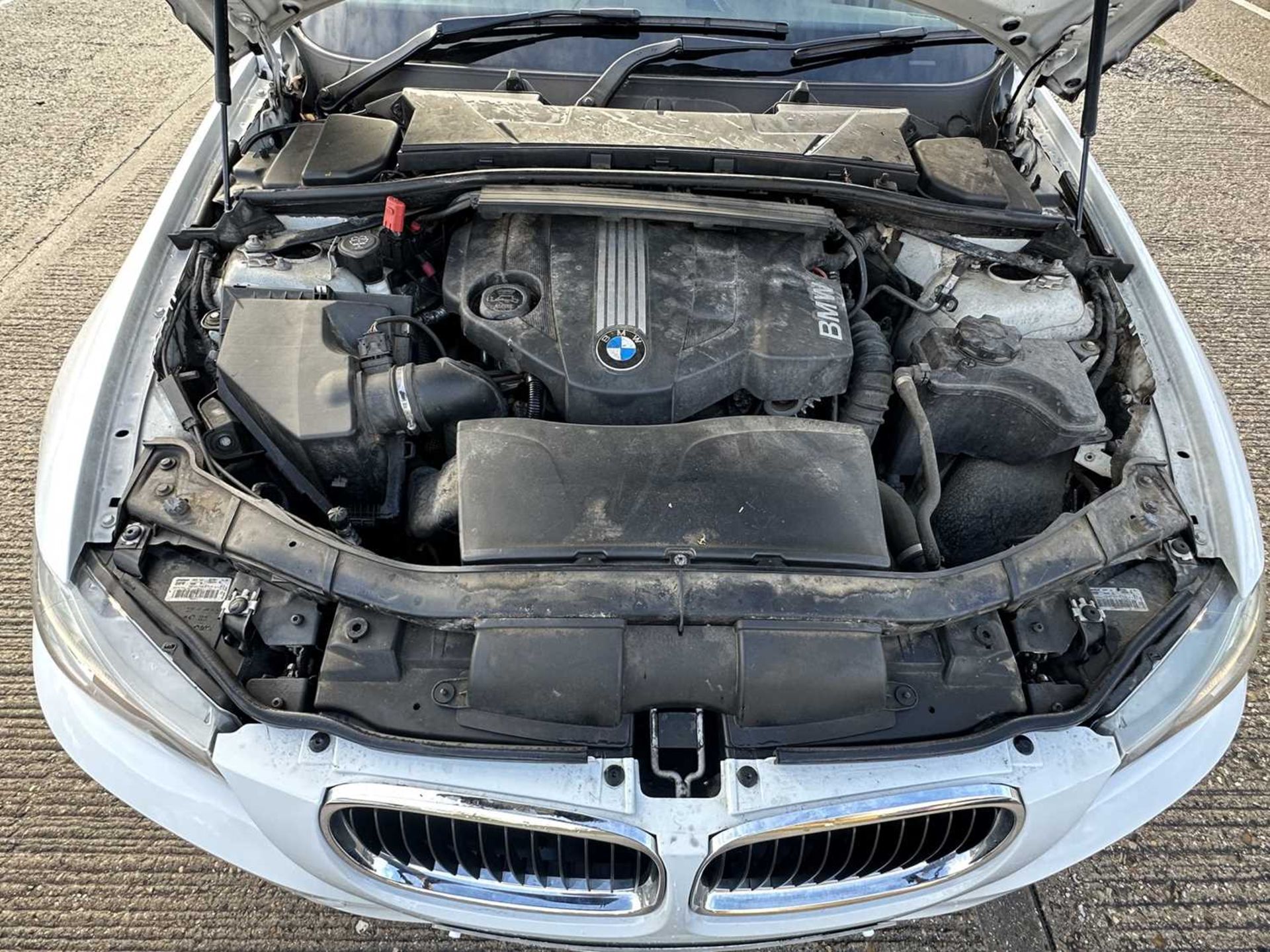 2009 BMW 320D SE Business Edition Touring, automatic, finished in white, reg. no. EK59 ZTY. - Image 15 of 37