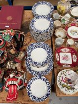 Coalport blue and white Mandarin pattern service, with gilt wavy rims