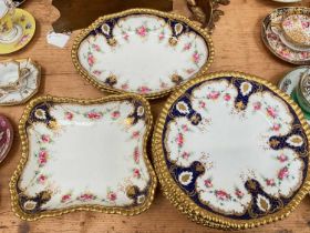 Late Victorian / Edwardian Wedgwood dessert service, printed and painted with swags of roses, on a c