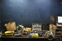 A COLLECTION OF POWER TOOLS including a Makita GA4530R angle grinder (bolt missing from guard), a