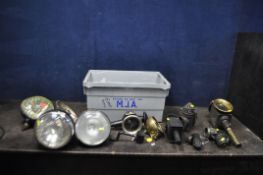 A TRAY CONTAINING VINTAGE VEHICLE LAMPS AND LIGHTS including two coach lamps, car lamps by Hiatt,