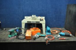 A COLLECTION OF POWER TOOLS including a Parkside sander, a Draper detail sander (both PAT pass and