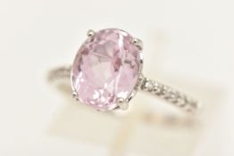 A 9CT WHITE GOLD GEM SET RING, a light pink oval cut stone, assessed as morganite, flanked with