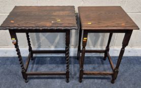 AN EARLY 20TH CENTURY OAK OCCASIONAL TABLE, with a wavy edge, raised on barley twist supports,