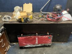 A COLLECTION OF AUTOMOTIVE TOOLS AND PARTS, including a hydraulic ram (165mm max), a Ferm car
